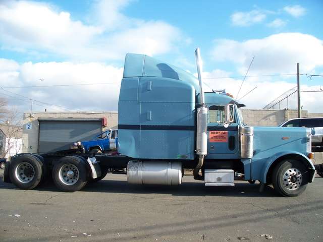 Tractocamion Peterbilt 2000  seminueva Ref.: 1229004523008135 No. 2