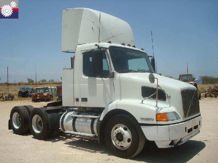 Tractocamion Volvo VNM64T  de medio uso en venta Ref.: 1248132970244083 No. 2