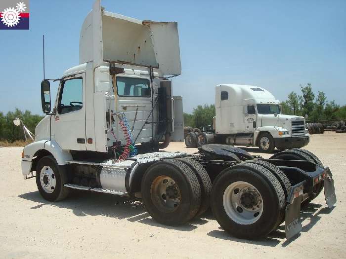 Tractocamion Volvo VNM64T  de medio uso en venta Ref.: 1248132970244083 No. 3