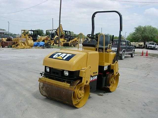 Compactadora De Doble Rodillo Caterpillar CB-224D