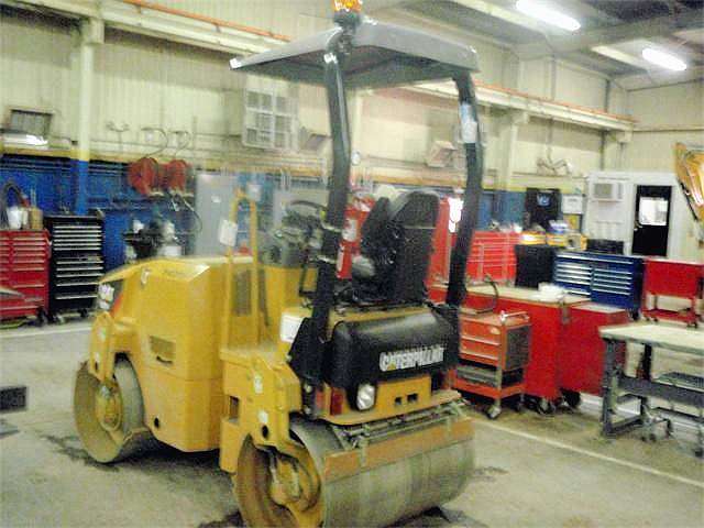 Compactadora Vibratoria Caterpillar CB24  seminueva en venta Ref.: 1263070774068834 No. 3