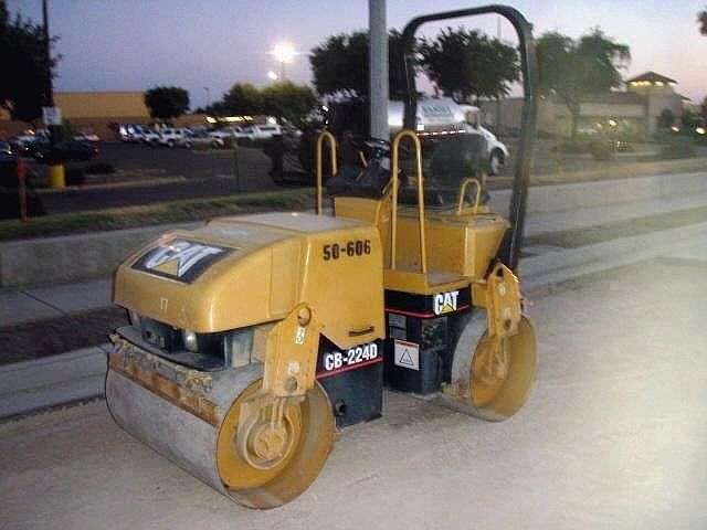 Compactadora De Doble Rodillo Caterpillar CB-224D