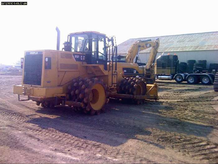 Compactadoras Suelos Y Rellenos Caterpillar 815F  en venta, usada Ref.: 1294293791480162 No. 2