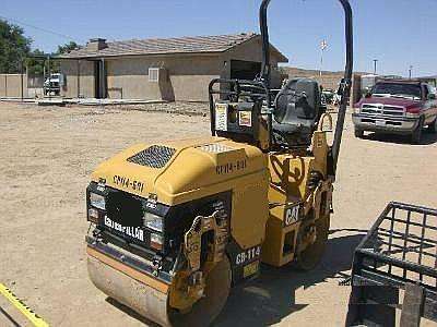 Compactadora De Doble Rodillo Caterpillar CB-114