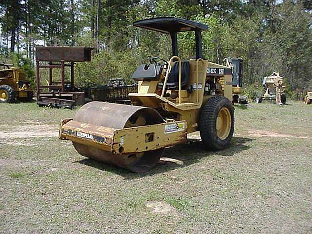 Compactadora Vibratoria Caterpillar CS-323 C