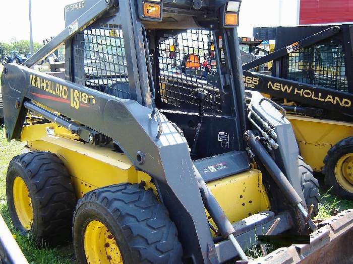 Minicargadores New Holland LS180  usada a buen precio Ref.: 1322760185954936 No. 2