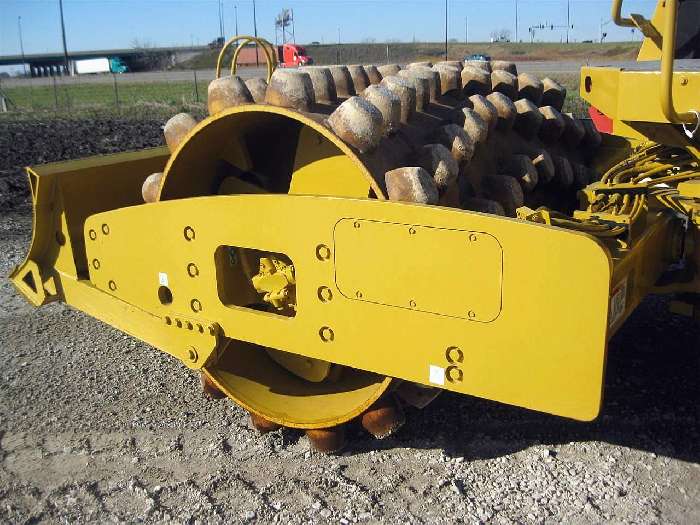 Compactadora Vibratoria Caterpillar CP-563E  usada a buen precio Ref.: 1324484699403699 No. 3