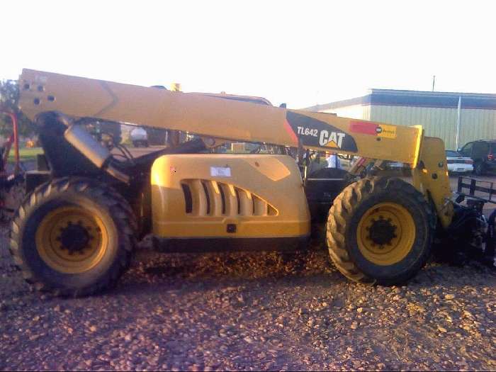 Montacargas Caterpillar TL642  de medio uso en venta Ref.: 1326314054774875 No. 4