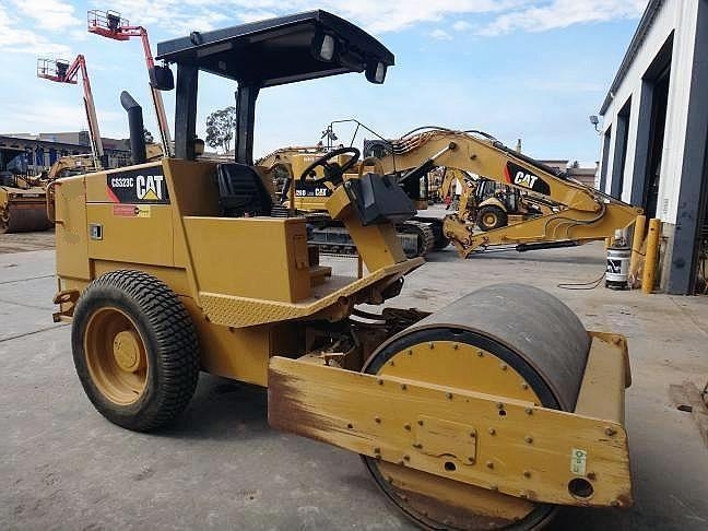 Compactadora Vibratoria Caterpillar CS-323 C  importada en buenas Ref.: 1351012295764599 No. 2