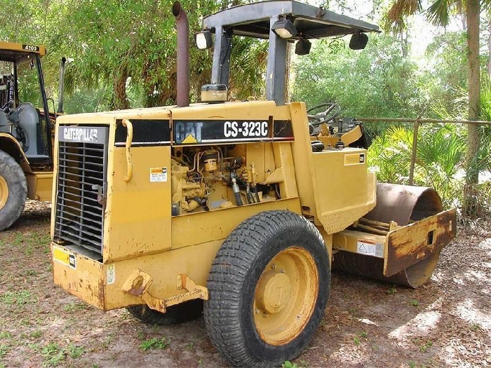 Compactadora Vibratoria Caterpillar CS-323 C  usada Ref.: 1351021307809992 No. 2