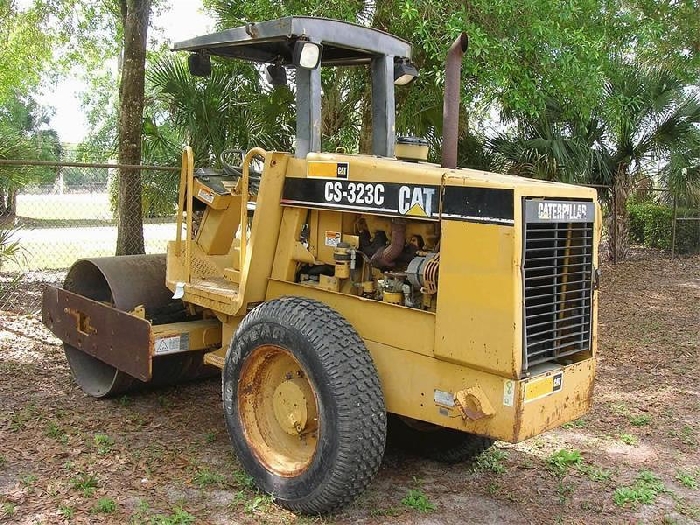 Compactadora Vibratoria Caterpillar CS-323 C  usada Ref.: 1351021307809992 No. 3