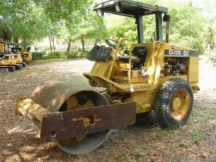 Compactadora Vibratoria Caterpillar CS-323 C  usada Ref.: 1351021307809992 No. 4