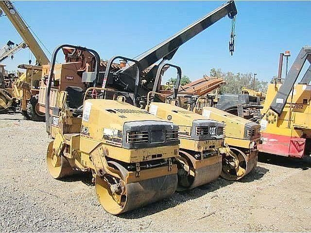 Compactadora Vibratoria Caterpillar CB-214C