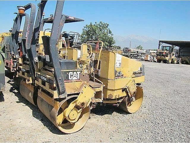 Compactadora Vibratoria Caterpillar CB-214C  de segunda mano a la Ref.: 1353700760772923 No. 2