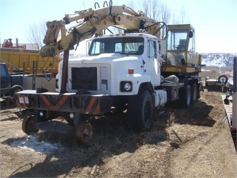 Excavadora Sobre Ruedas Caterpillar 212  importada en buenas cond Ref.: 1360349853607702 No. 2