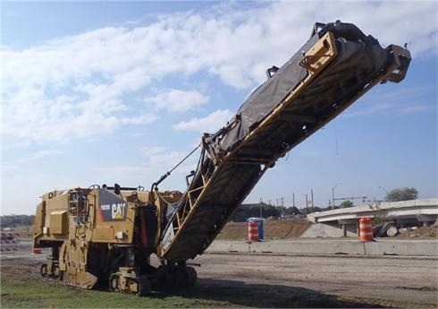 Recycles Caterpillar PM-200