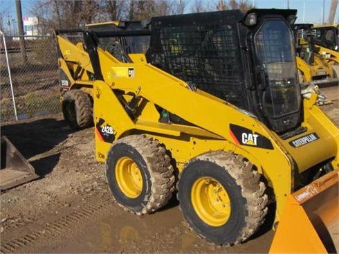 Minicargadores Caterpillar 242B  de medio uso en venta Ref.: 1364256693059534 No. 4