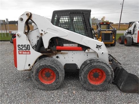 Minicargadores Bobcat S250  en venta Ref.: 1364737044174787 No. 2