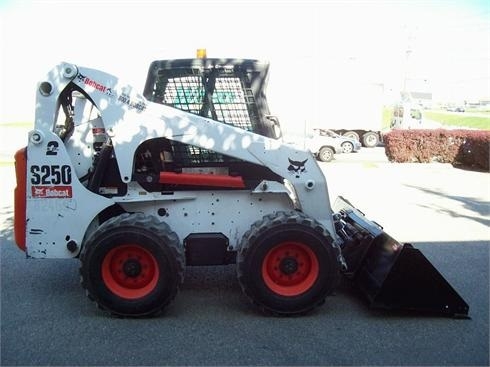 Minicargadores Bobcat S250  usada a la venta Ref.: 1364749476437667 No. 2