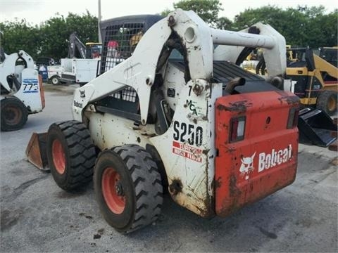 Minicargadores Bobcat S250  de medio uso en venta Ref.: 1365078307889381 No. 2