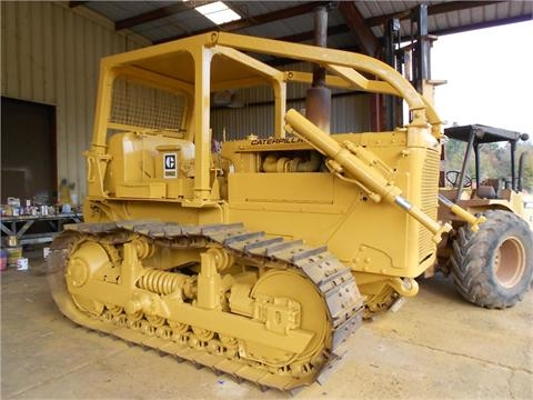 Dozers/tracks Caterpillar D6C