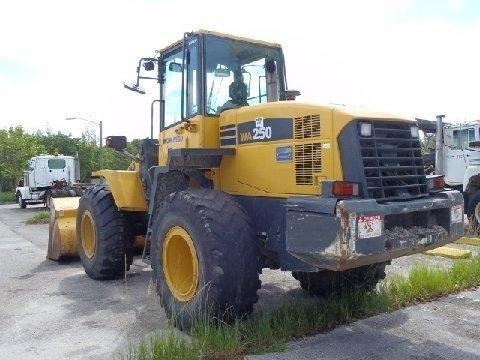 Cargadoras Sobre Ruedas Komatsu WA250  de medio uso en venta Ref.: 1368287867277635 No. 3