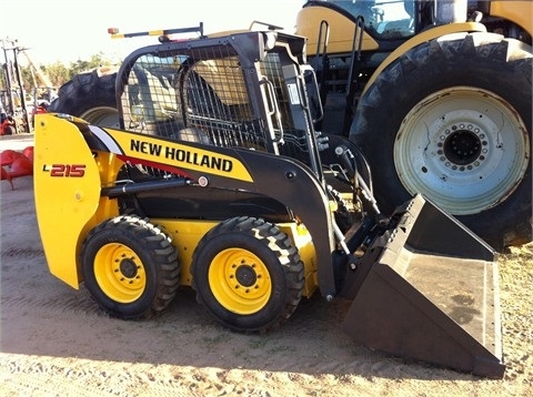 Minicargadores New Holland L215  de segunda mano a la venta Ref.: 1375811176794093 No. 3