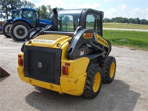 Minicargadores New Holland L220  seminueva Ref.: 1375879145824837 No. 2