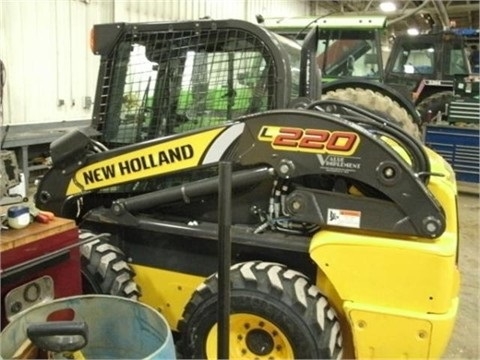 Minicargadores New Holland L220  usada a buen precio Ref.: 1375882537888017 No. 3