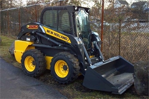 Minicargadores New Holland L220  de bajo costo Ref.: 1375883010790111 No. 2