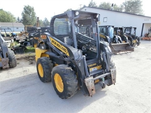 Minicargadores New Holland L220  de importacion a la venta Ref.: 1375884482281074 No. 2