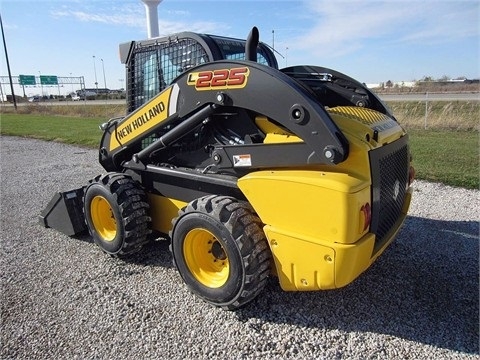 Minicargadores New Holland L225  usada a buen precio Ref.: 1375966035446013 No. 4