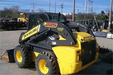 Minicargadores New Holland L225  usada a la venta Ref.: 1375967742205113 No. 2