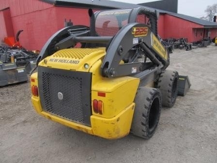 Minicargadores New Holland L225  de medio uso en venta Ref.: 1375970342839385 No. 3