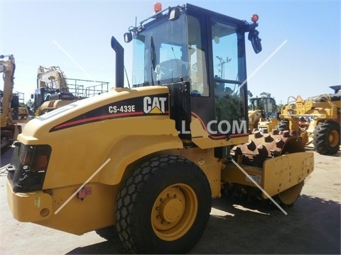 Compactadora Vibratoria Caterpillar CS-433E  de segunda mano Ref.: 1375972941630460 No. 2