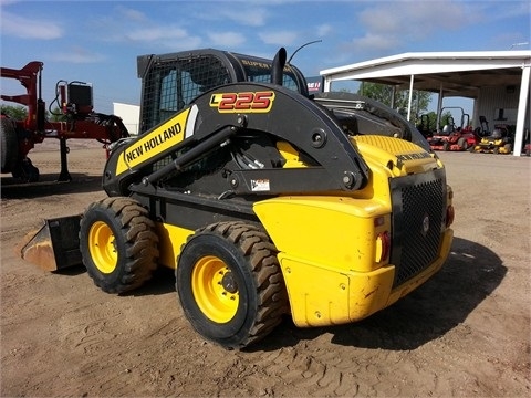 Minicargadores New Holland L225  seminueva en perfecto estado Ref.: 1375982708856449 No. 4