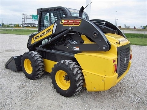 Minicargadores New Holland L225  de segunda mano en venta Ref.: 1375986039628368 No. 4