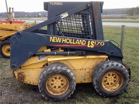 Minicargadores New Holland LS170  seminueva en perfecto estado Ref.: 1376067853654475 No. 3