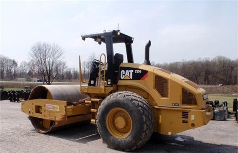 Compactadora Vibratoria Caterpillar CS56  de segunda mano en vent Ref.: 1380218034808283 No. 2