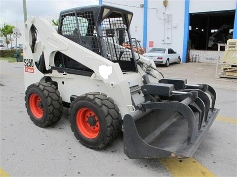 venta minicargador bobcat S250 seminuevo gran oportunidad Ref.: 1389037886305808 No. 4