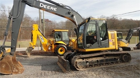  Deere 135D de medio uso en venta Ref.: 1389221147331112 No. 3