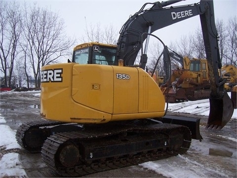  Deere 135D seminueva en venta Ref.: 1389221812808758 No. 2