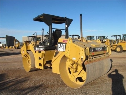 Compactadora Vibratoria Caterpillar CB-564D