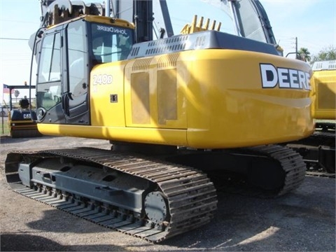  Deere 240D de medio uso en venta Ref.: 1389728313809679 No. 2