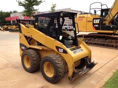  Caterpillar 242B seminueva en venta Ref.: 1390103274317718 No. 4