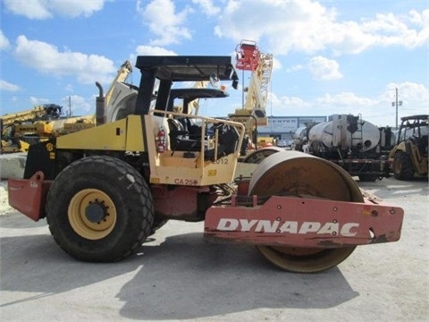 Compactadora Vibratoria Dynapac CA250D