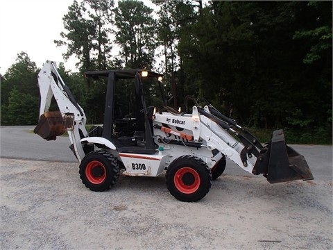  Bobcat B300 seminueva en venta Ref.: 1390846278368802 No. 2