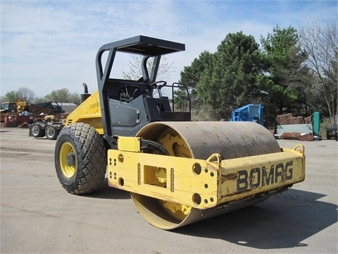 Compactadora Vibratoria Bomag BW211D