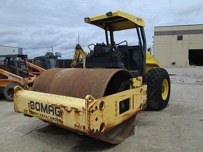 venta compactadora vibratoria bomag BW211D-40 seminueva Ref.: 1391033379082018 No. 4