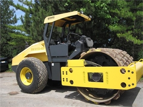 BOMAG BW211PD-40 seminueva en perfecto estado Ref.: 1391538324906422 No. 3